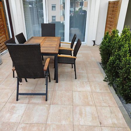 Eleonoras Ferienwohnung In Wuerzburg Stadt Mit Terrasse Im Erdgeschoss Inklusive Eigenen Parkplaetzen Vor Der Tuer Zewnętrze zdjęcie