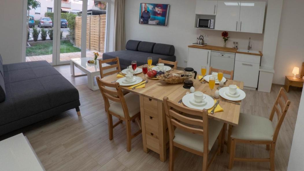 Eleonoras Ferienwohnung In Wuerzburg Stadt Mit Terrasse Im Erdgeschoss Inklusive Eigenen Parkplaetzen Vor Der Tuer Zewnętrze zdjęcie